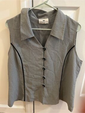 Sleeveless Button-Front Blouse in Gray with Black Trim